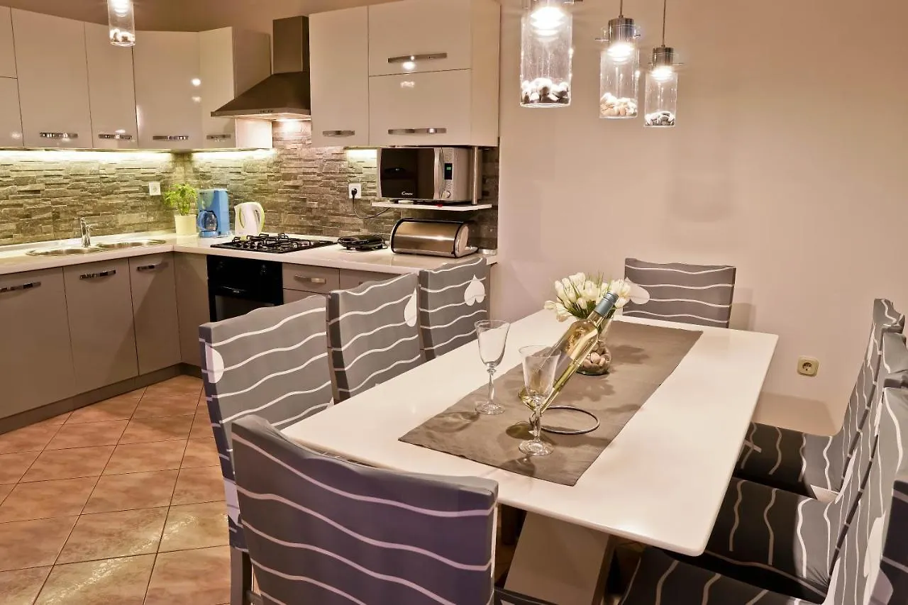 Apartment Suncica Pula 0*,  Croatia